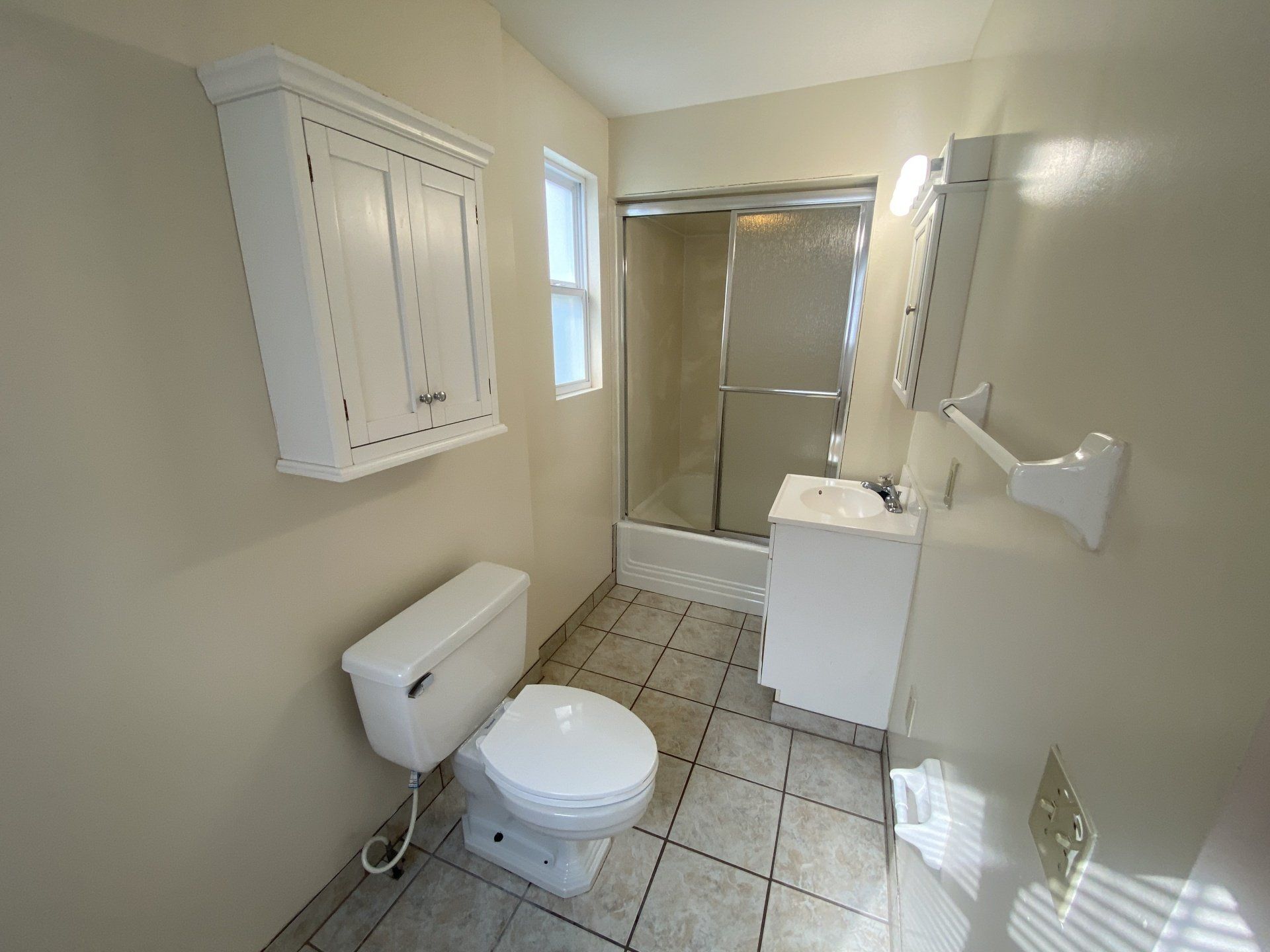 49.5 W. Tompkins Ave. - Bathroom 05