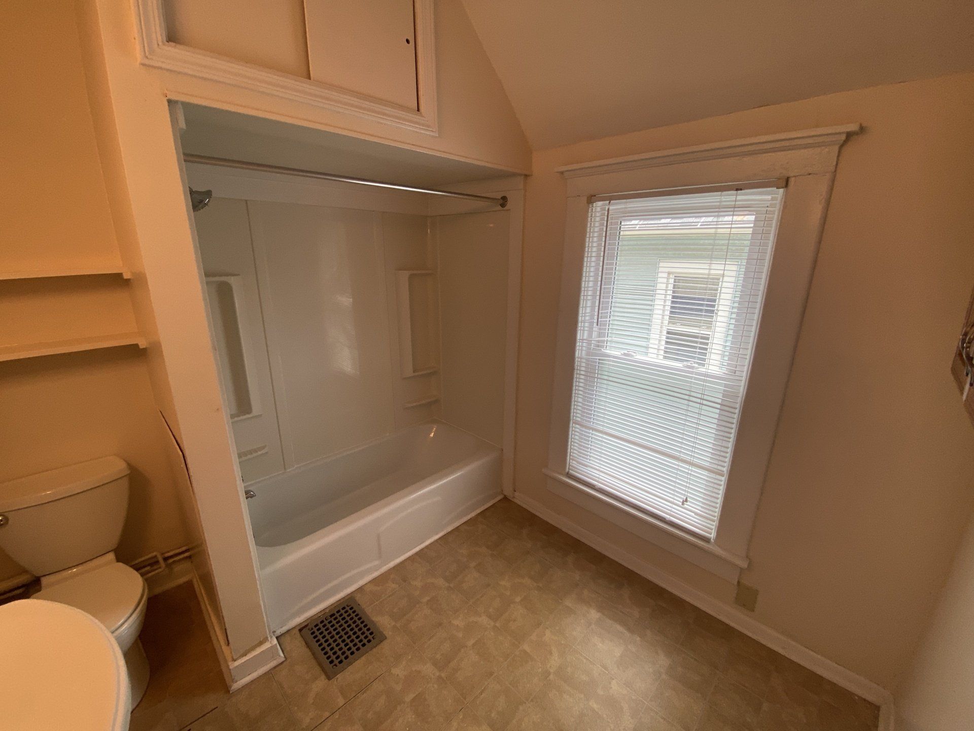 37 W. Oakland Ave entry way