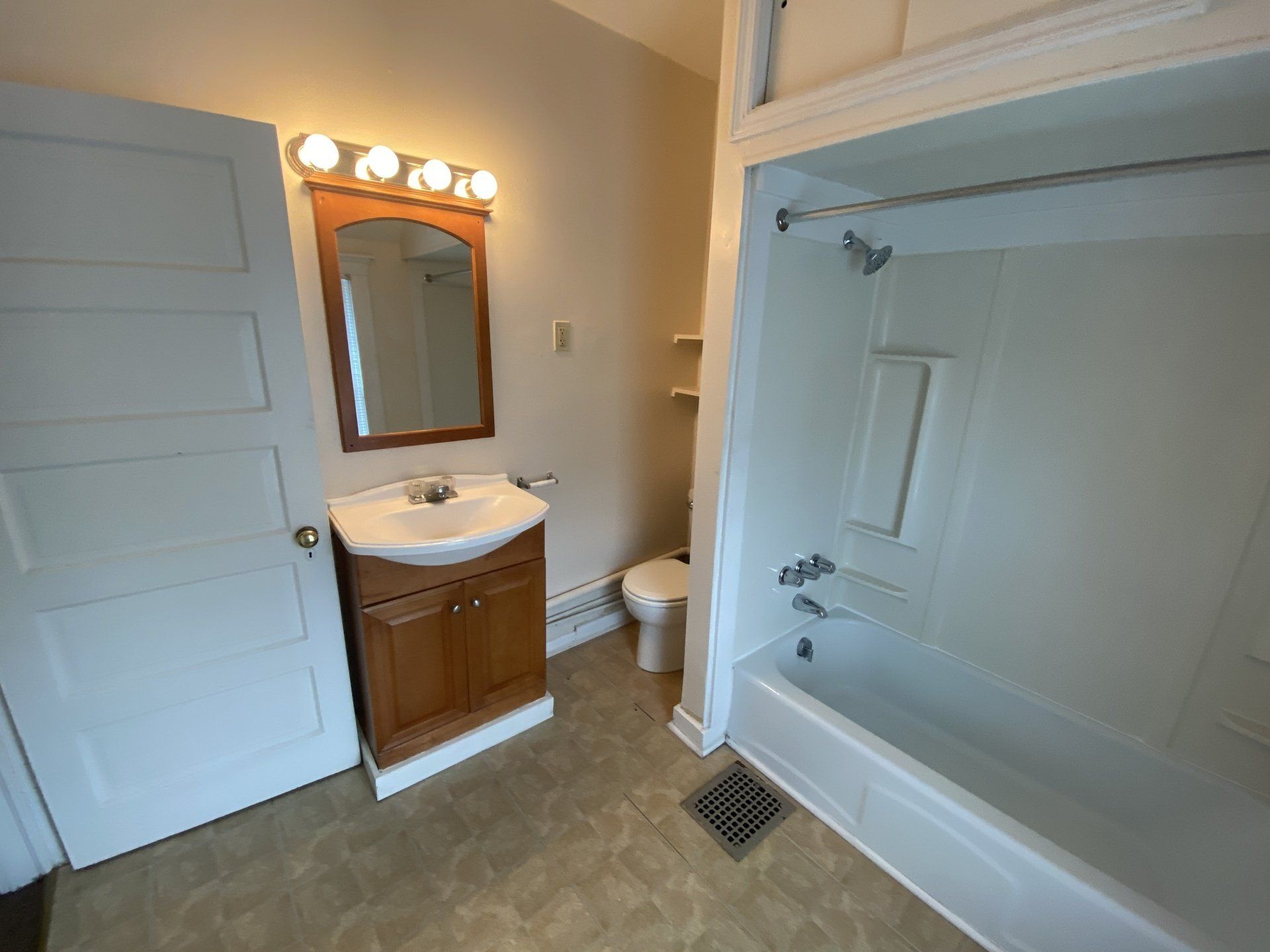 37 W. Oakland Ave bathroom