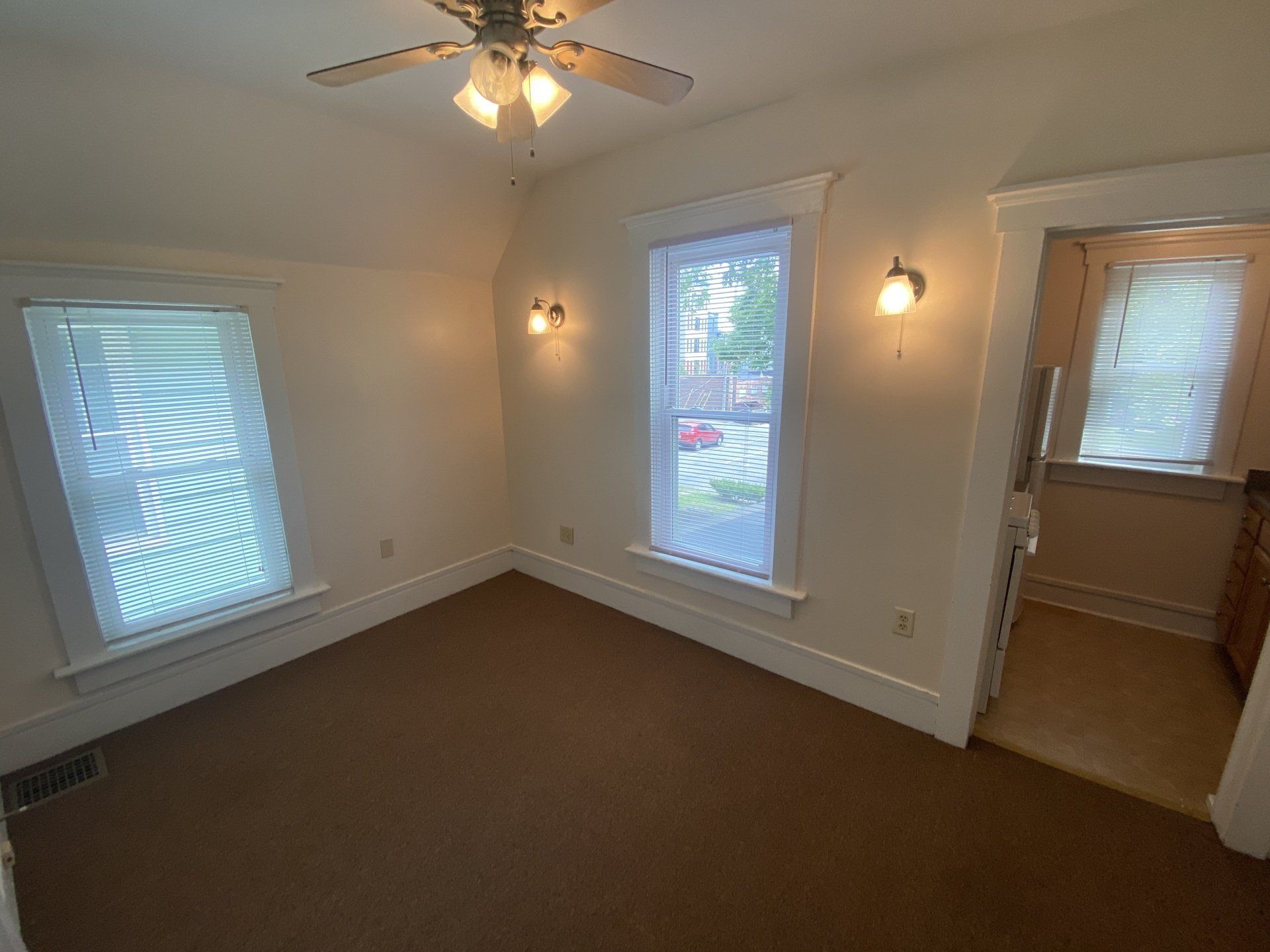 37 W. Oakland Ave interior