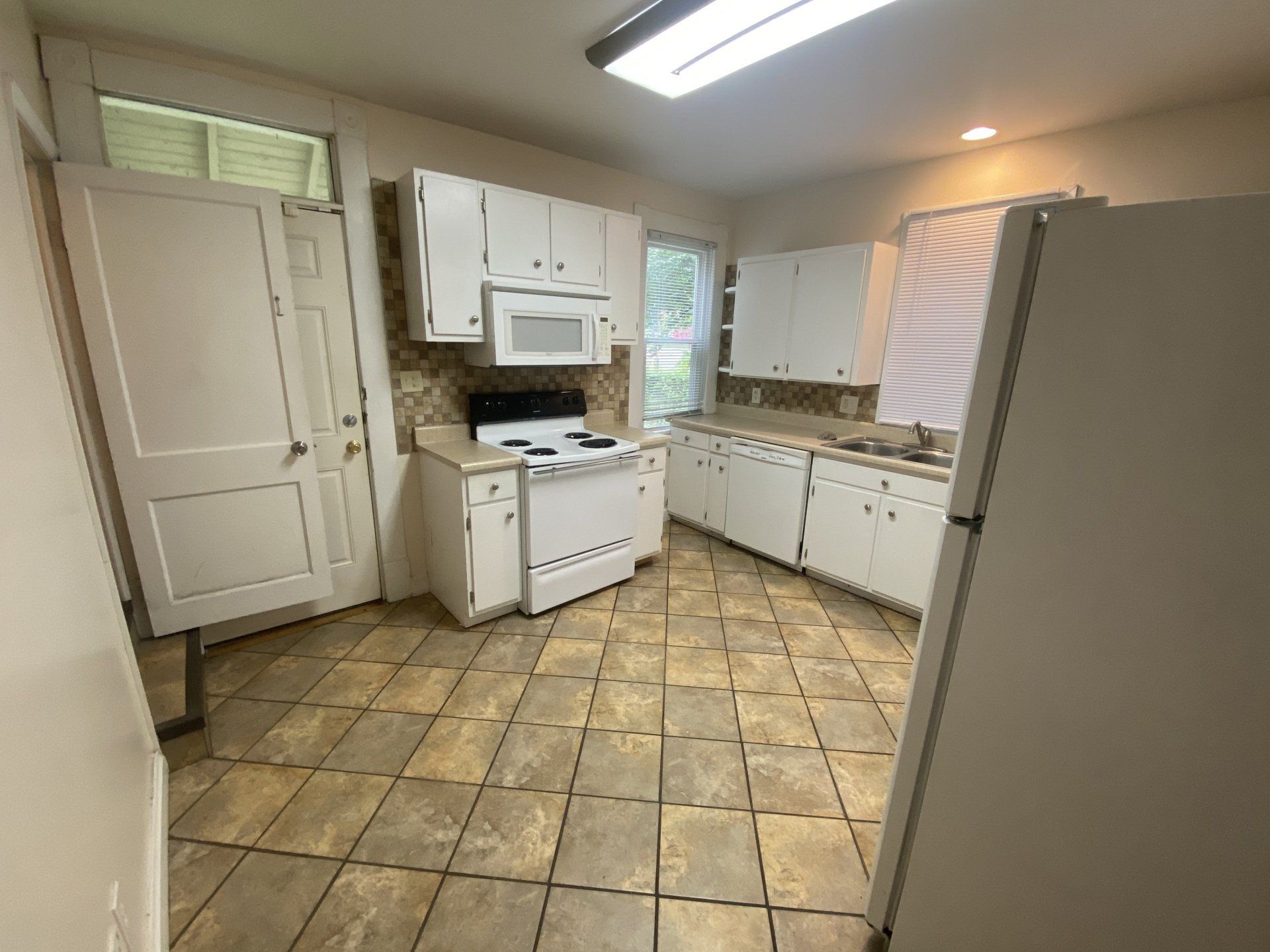 70 W. Norwich Ave kitchen