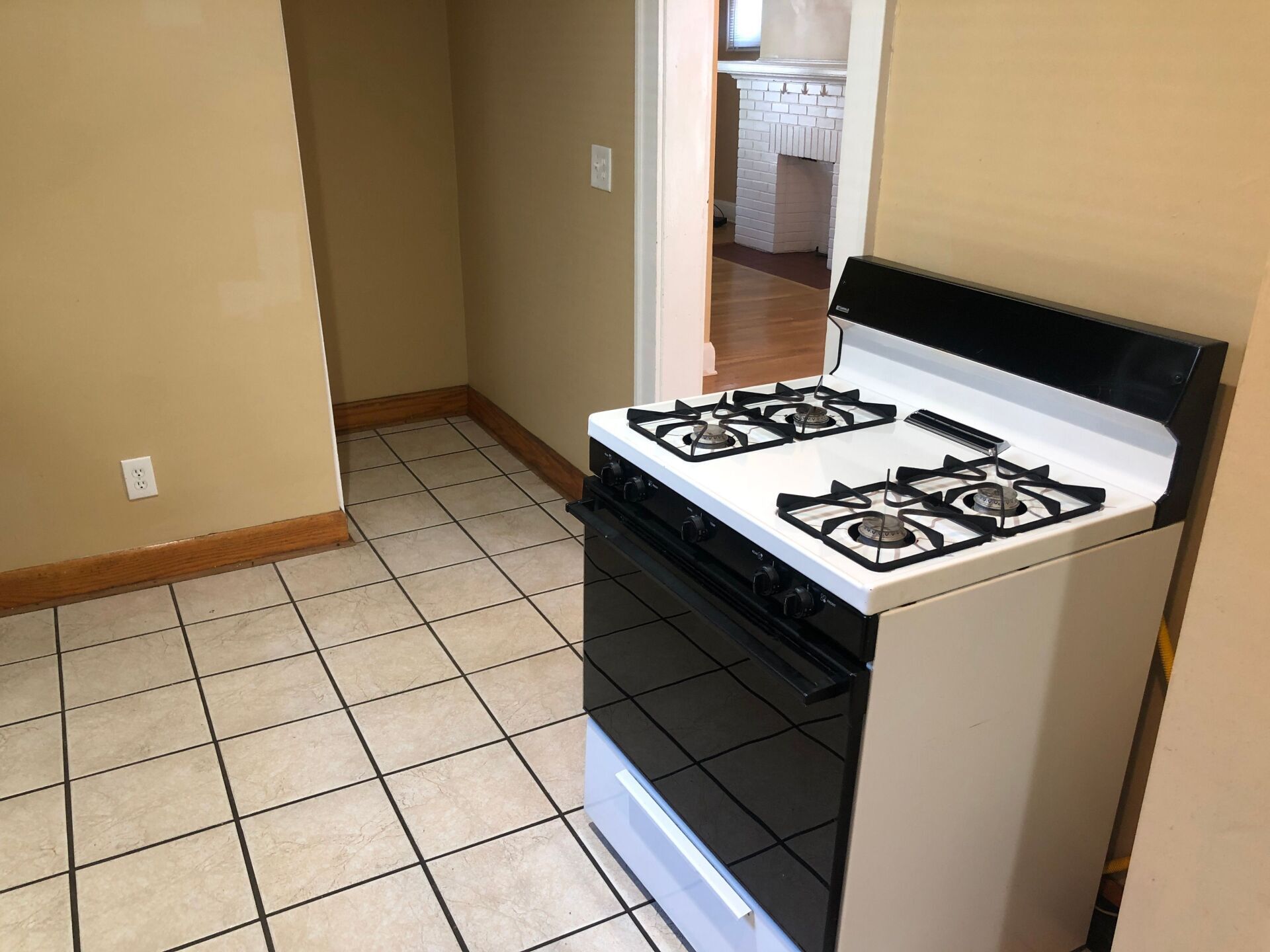 51 W. Oakland Ave stove