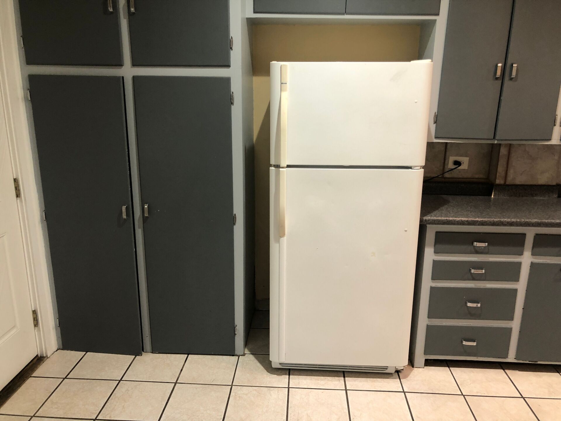 51 W. Oakland Ave refrigerator