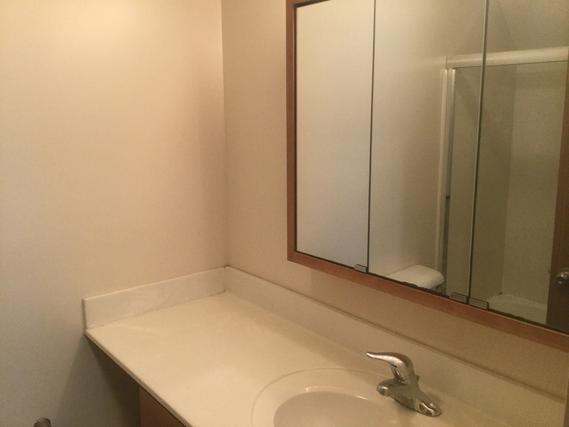 2461-2483 Wall St. - Bathroom 02