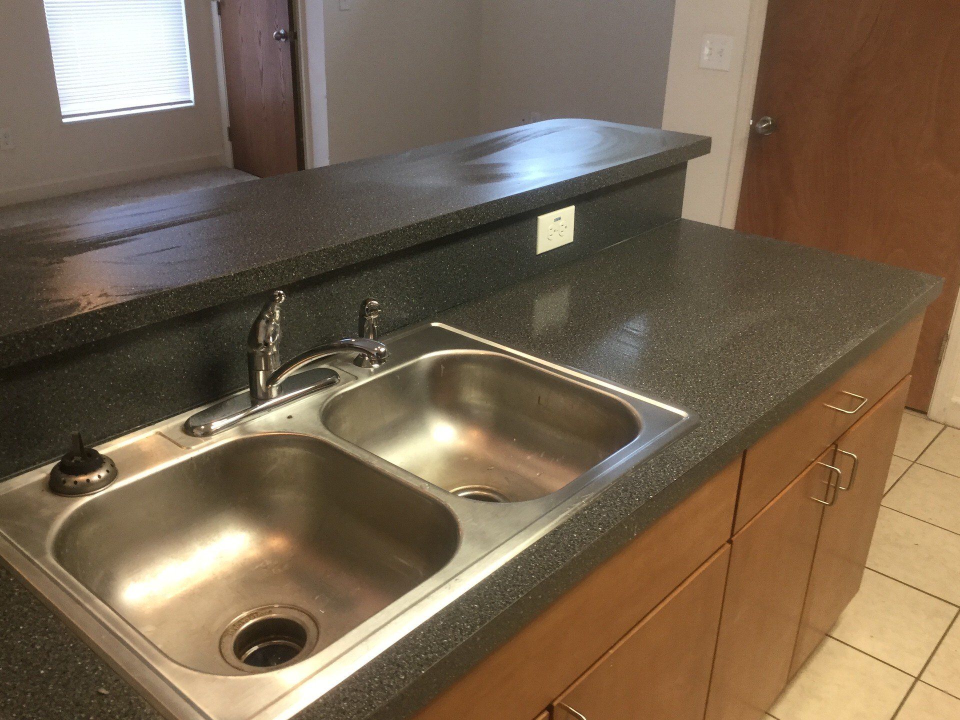 2461-2483 Wall St. - Kitchen 02