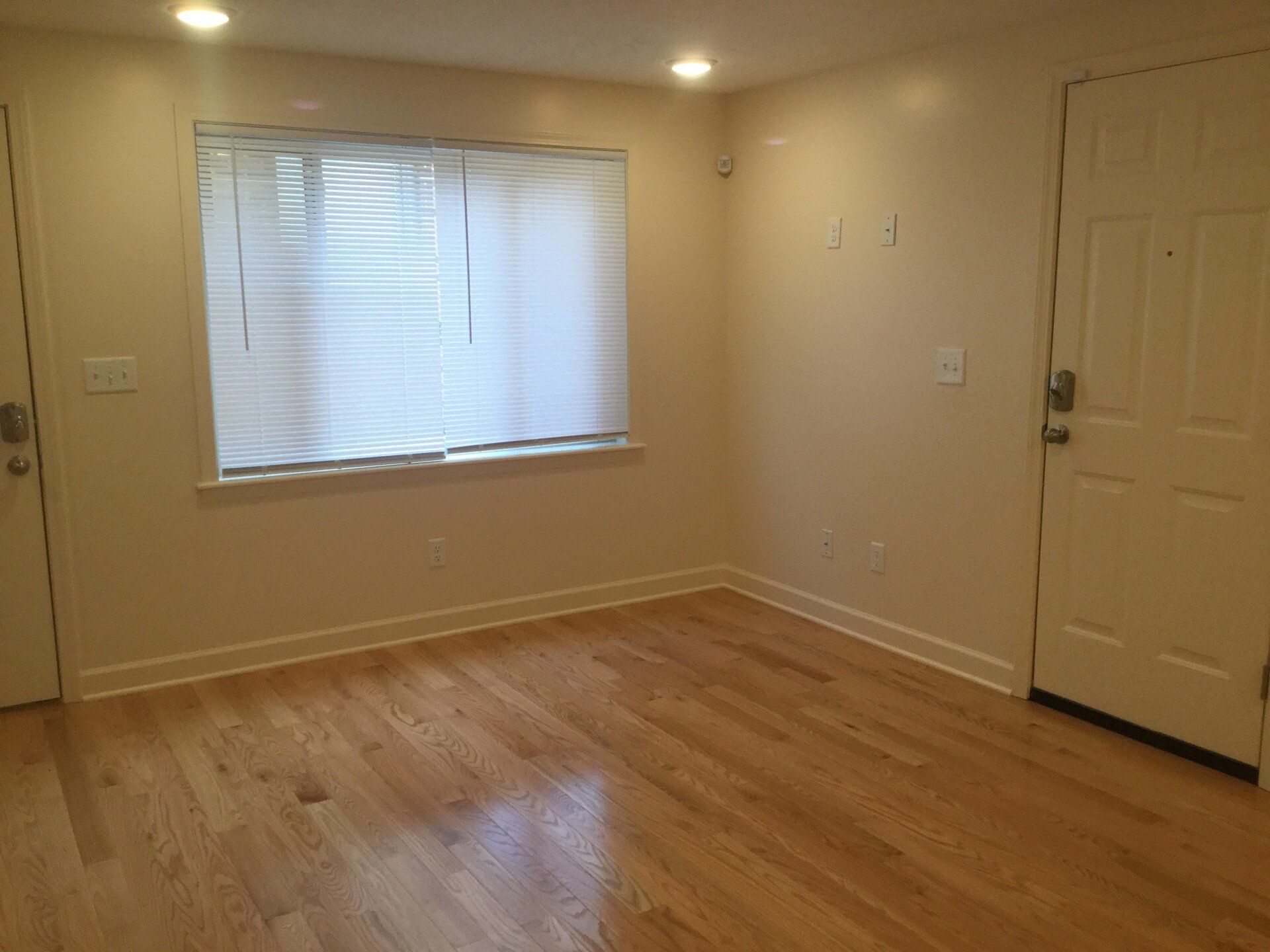 90 W. 9th Ave. Apt. 1 - Living room 01