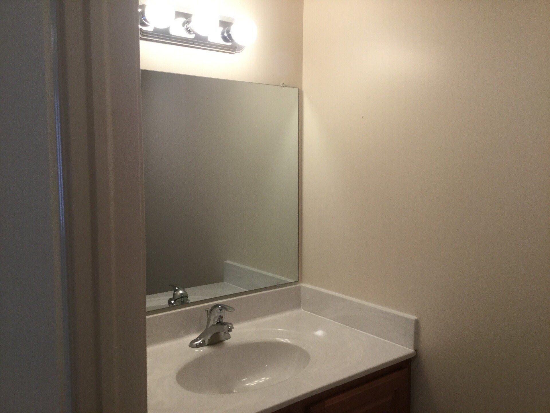 90 W. 9th Ave. Apt. 1 - Bathroom 04