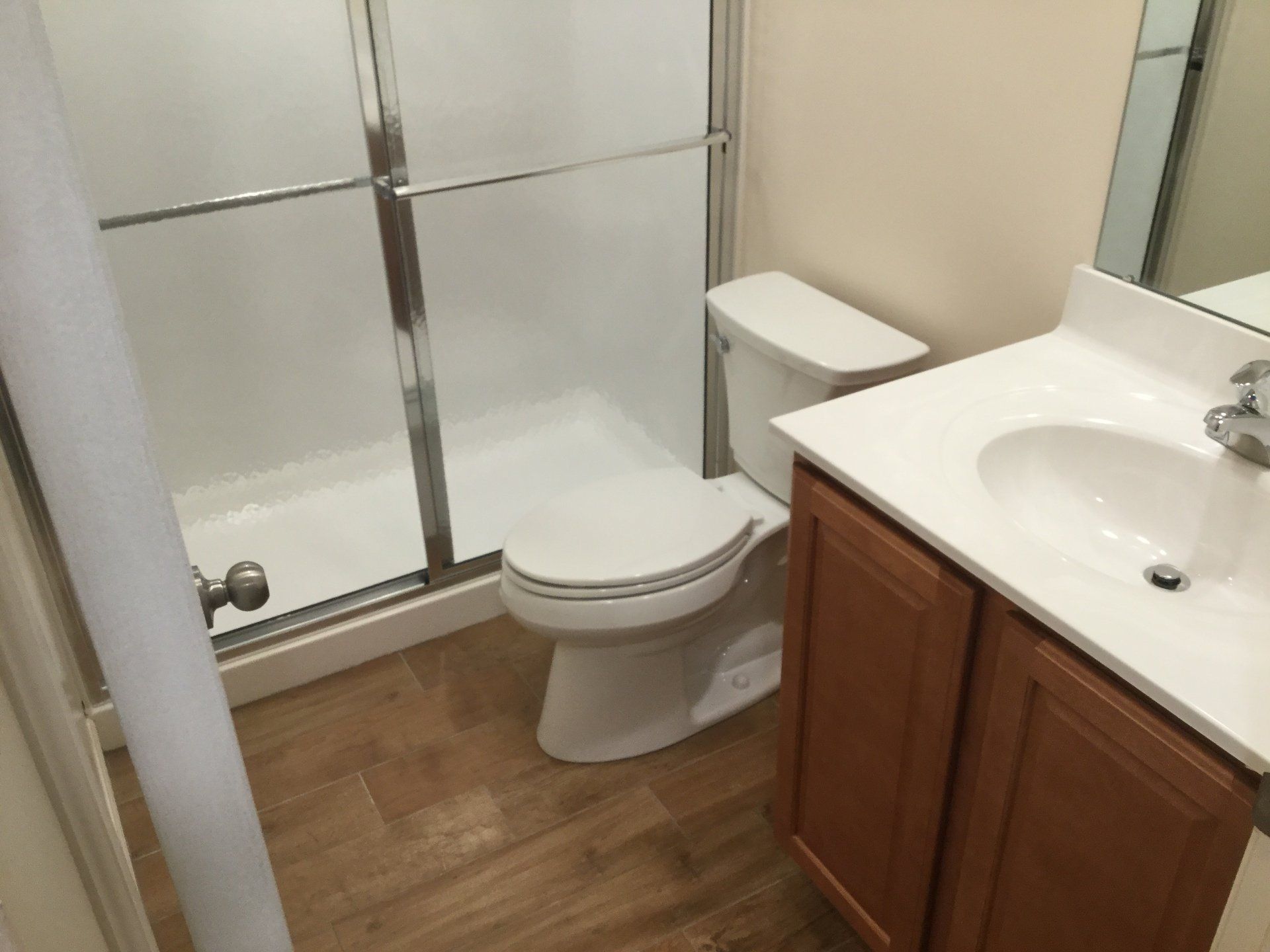 53 E. 12th Ave Apt. B bathroom