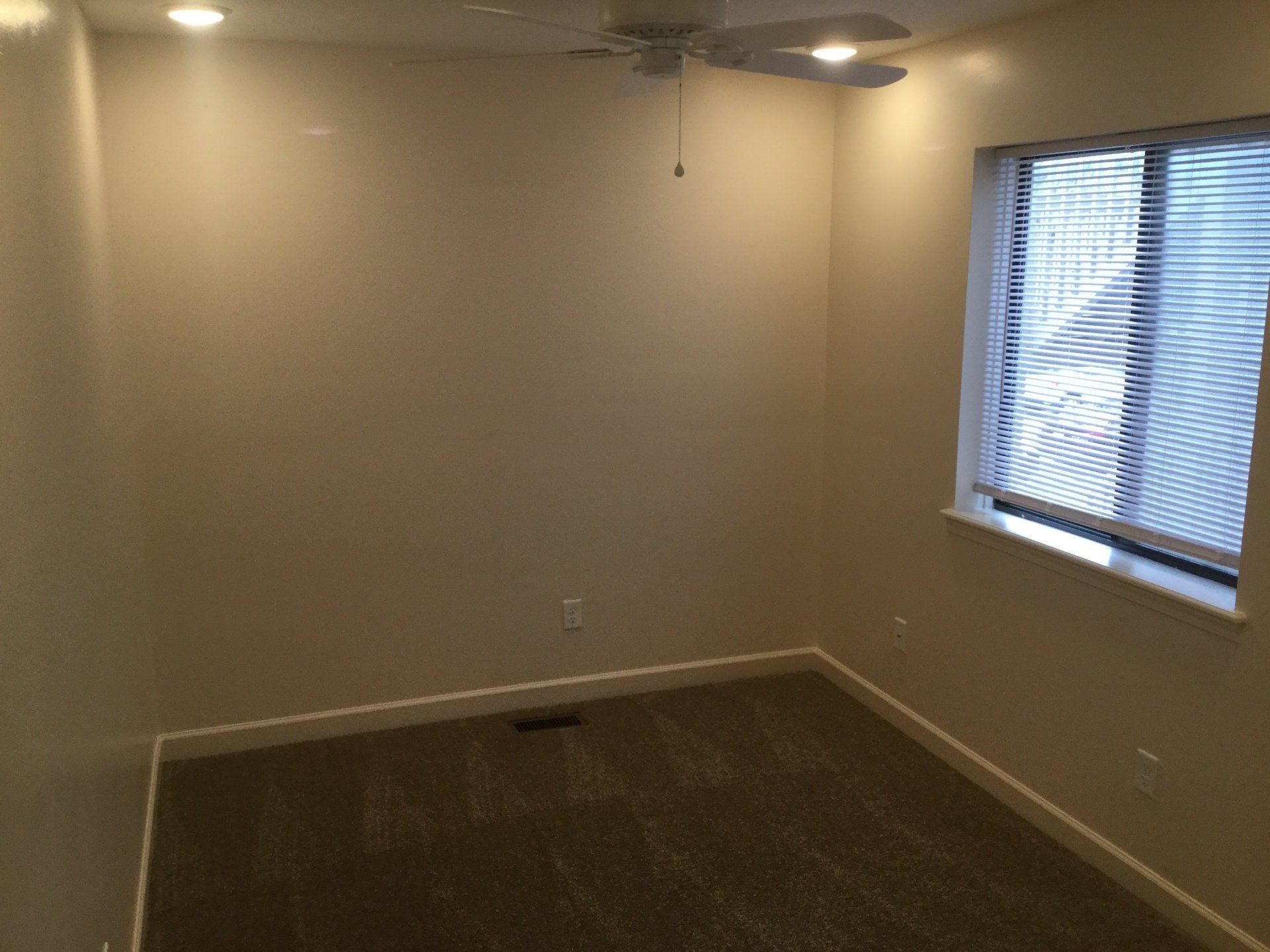 53 E. 12th Ave Apt. B bedroom