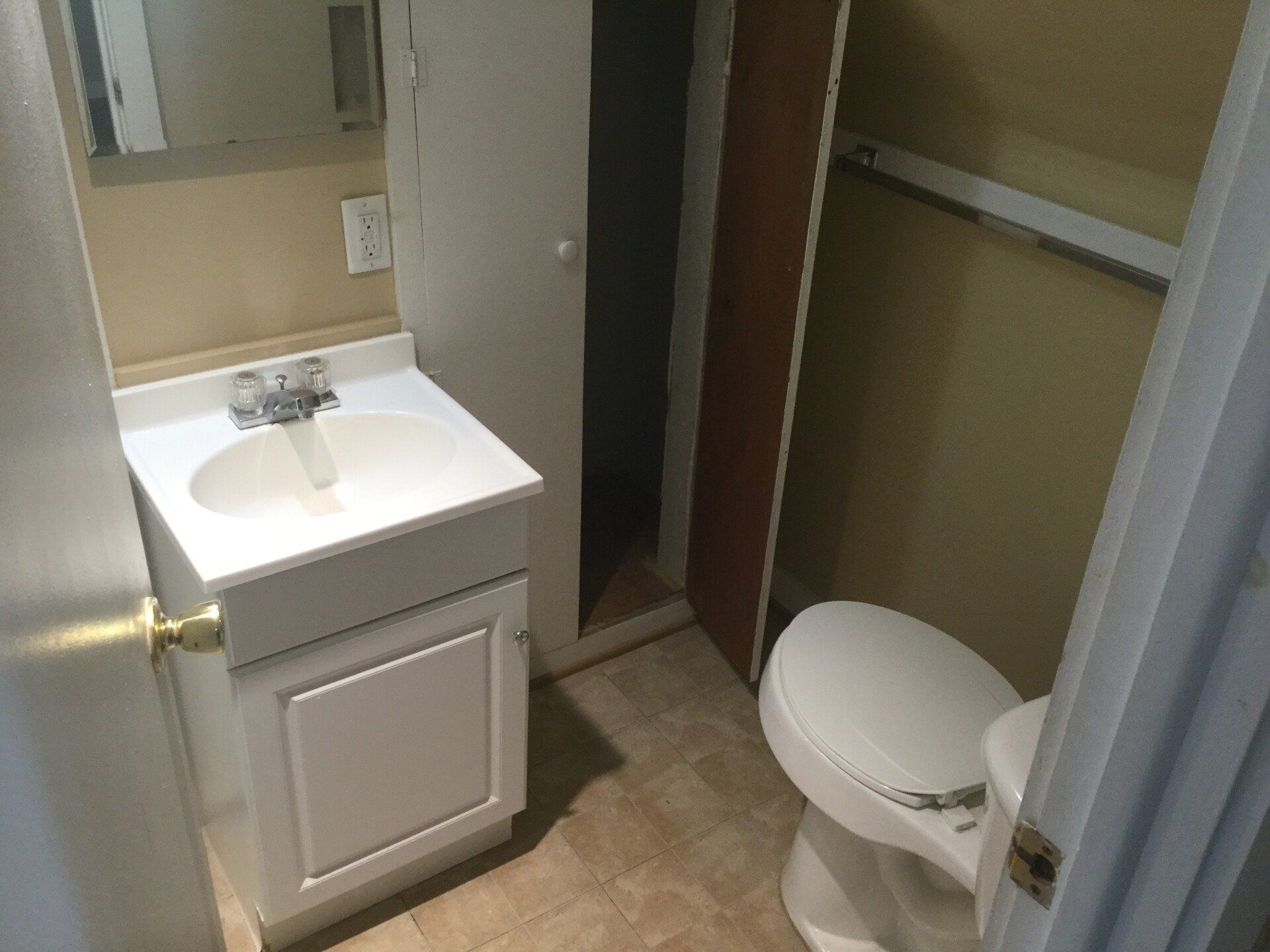 55 W. Oakland Ave. Apt. 2 bathroom 1