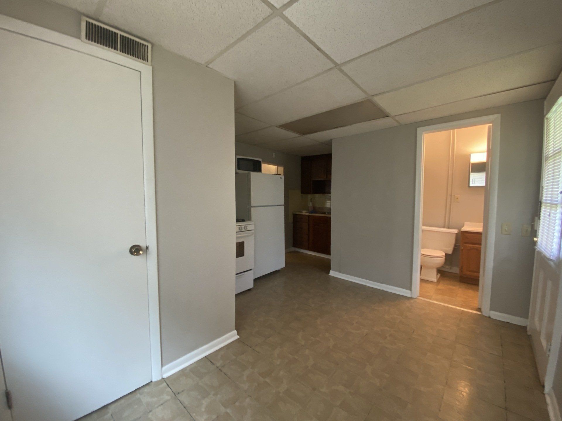 34 W. Northwood Ave. living room 5