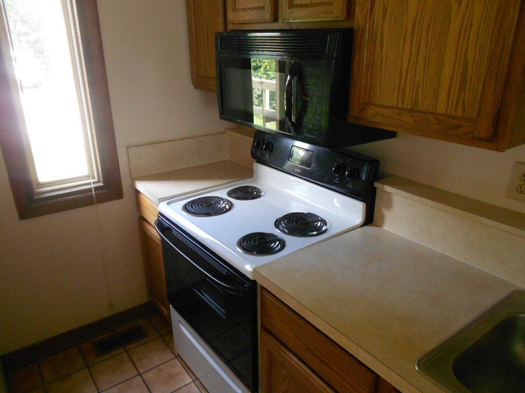 140 W. Maynard - Kitchen 01