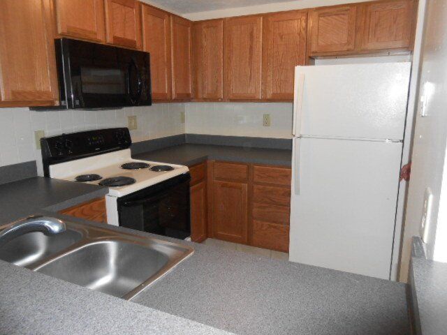 130 W. Maynard -   Kitchen Apt 1A