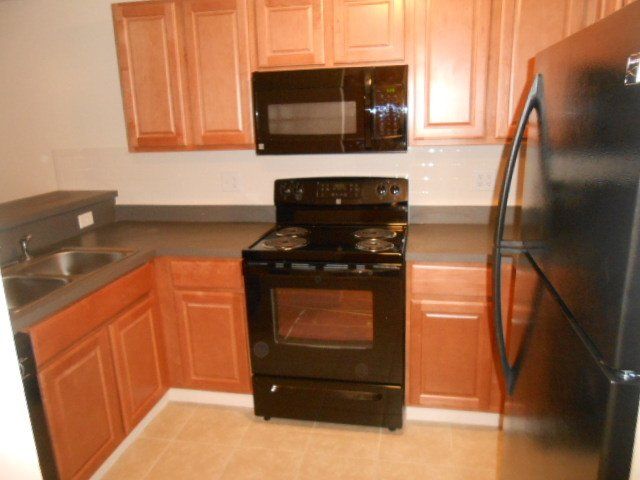 130 W. Maynard -   Kitchen Apt 1C-02