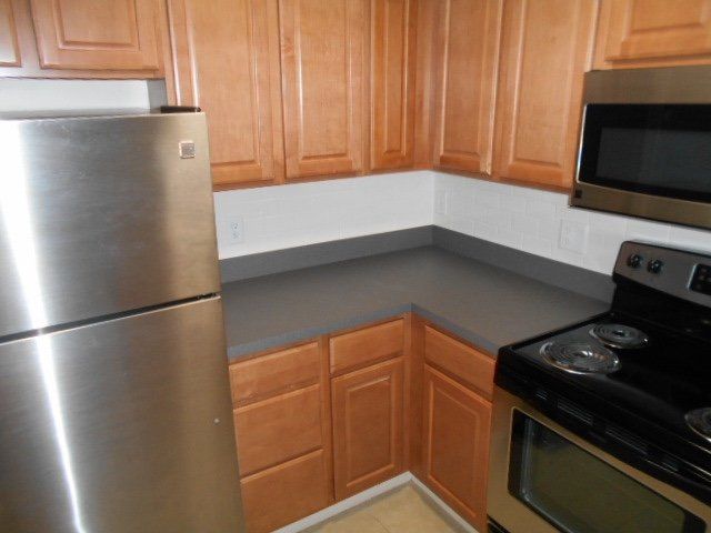 130 W. Maynard -   Kitchen Apt 2E 02