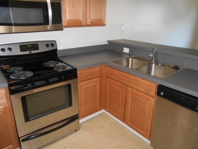 130 W. Maynard -   Kitchen Apt 2E