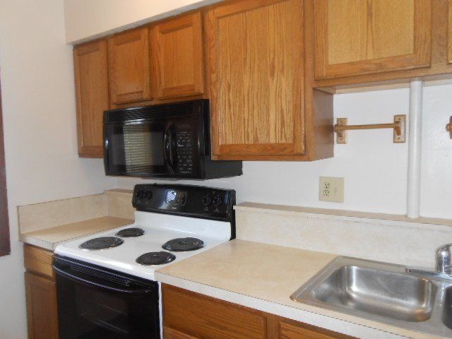 140 W. Maynard - Kitchen 02
