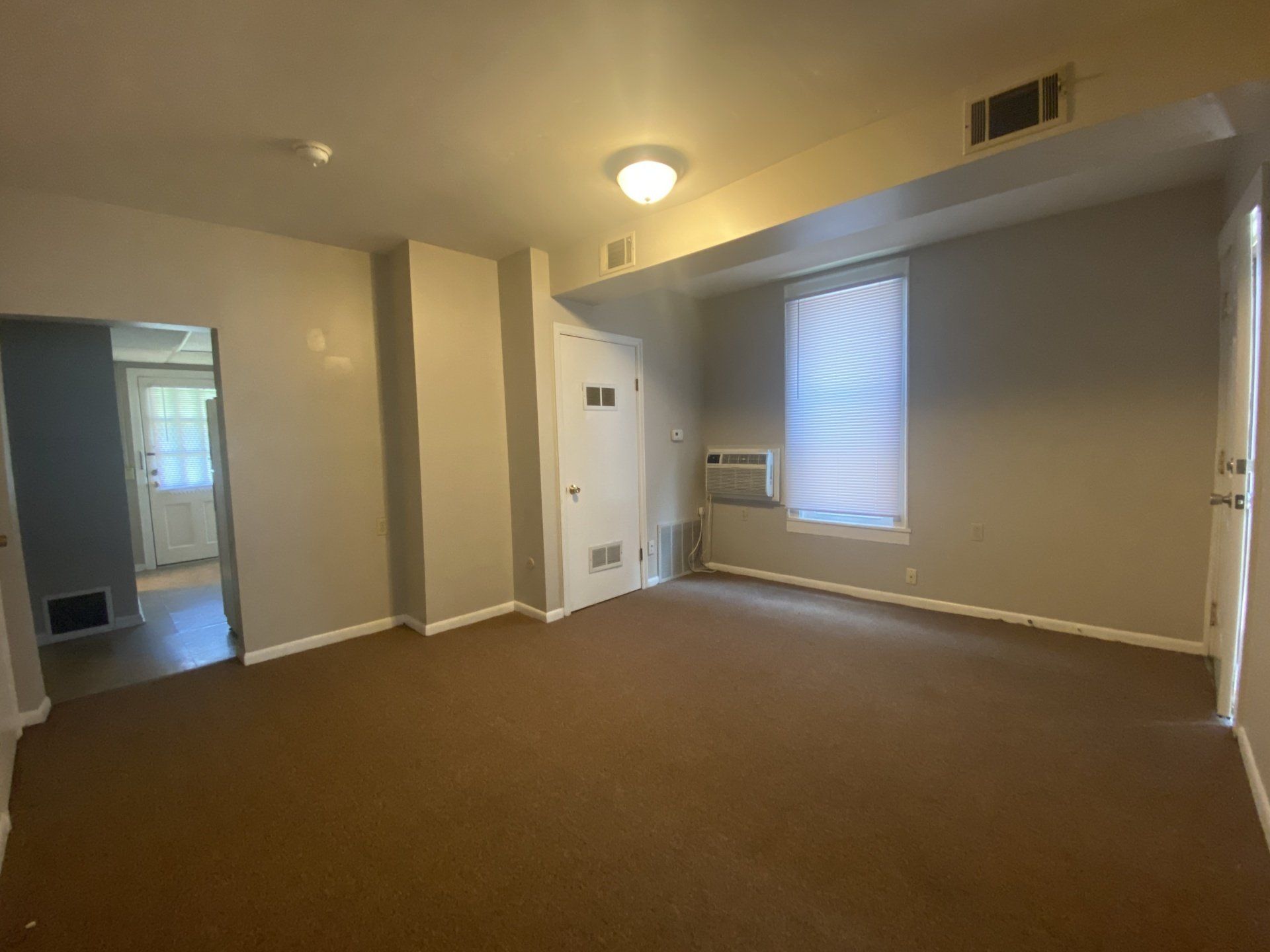 34 W. Northwood Ave. living room 2