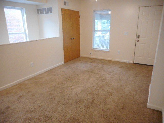 29-31-e-patterson-ave- Living room