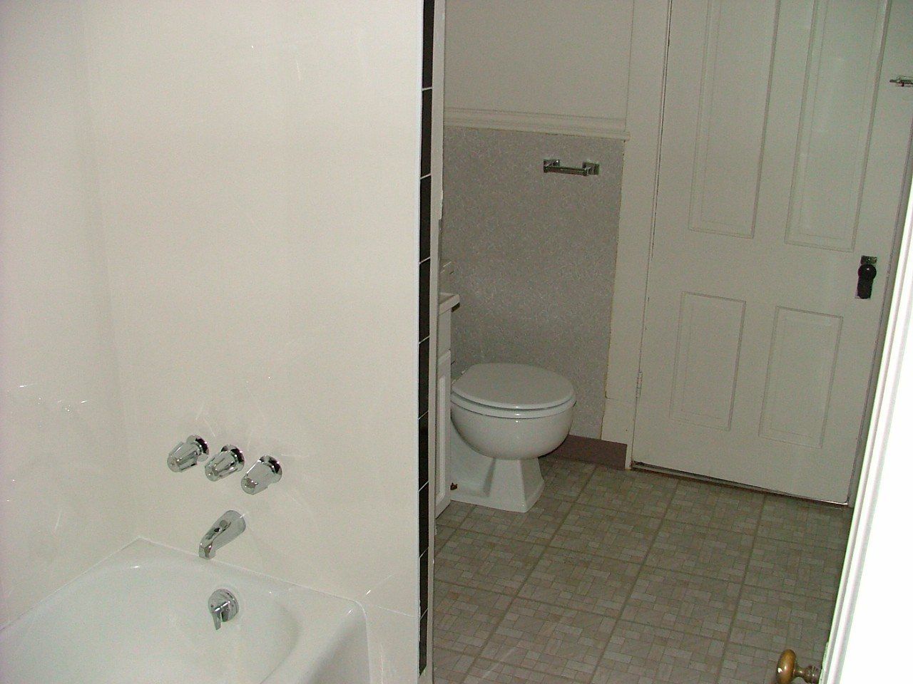 55 W. Oakland Ave bathroom