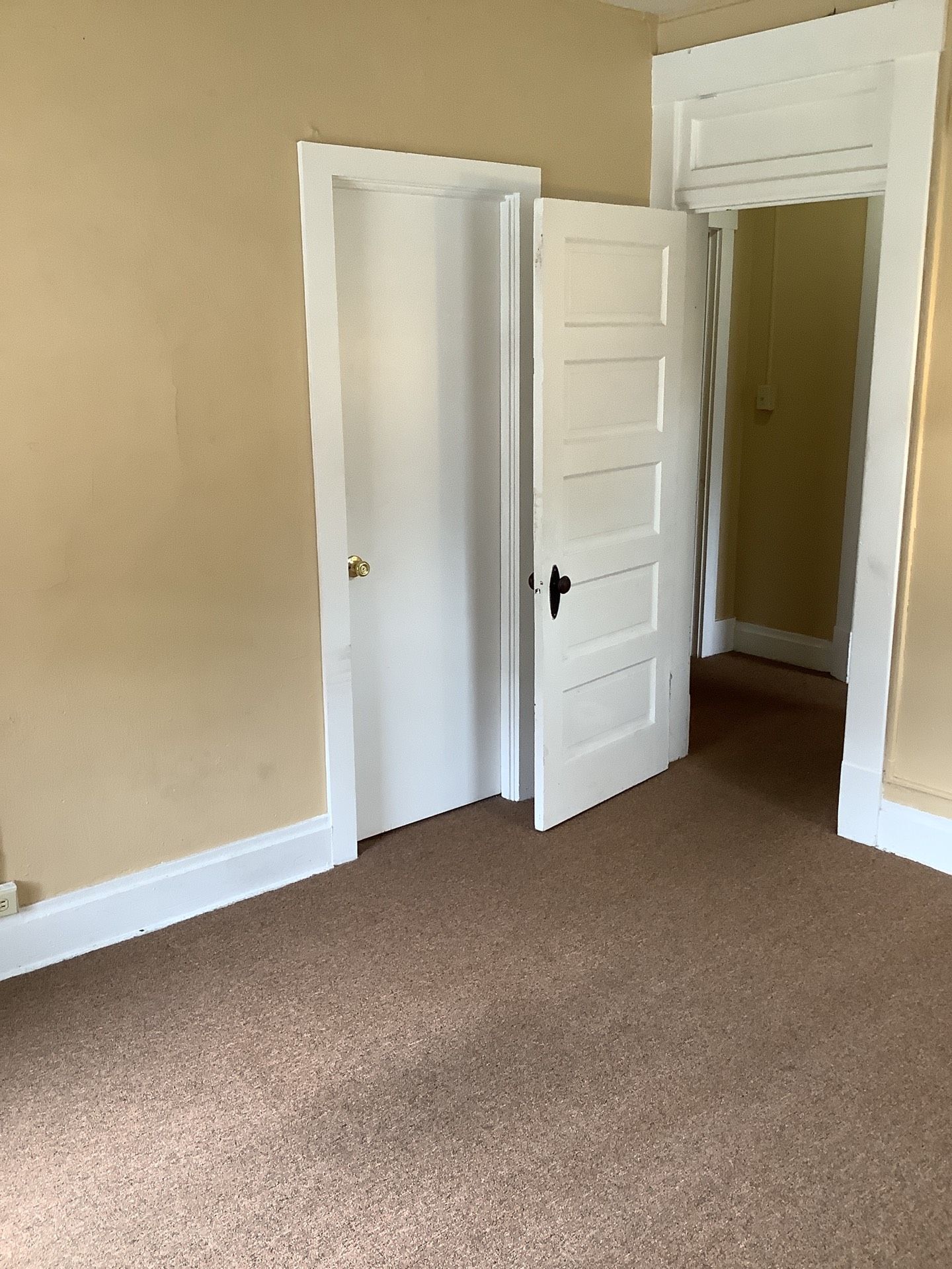 24-26 W. Oakland Ave interior 8