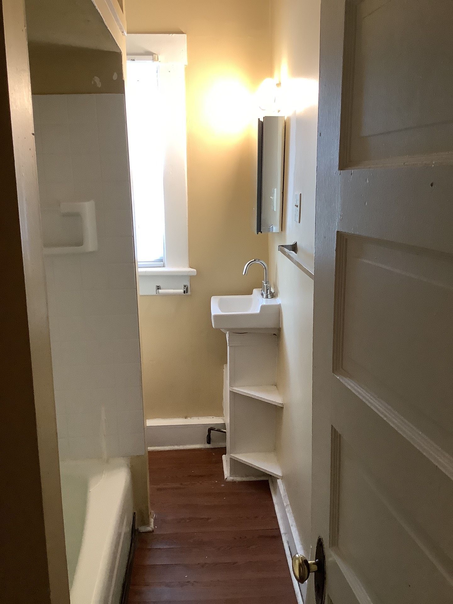 24-26 W. Oakland Ave interior 3