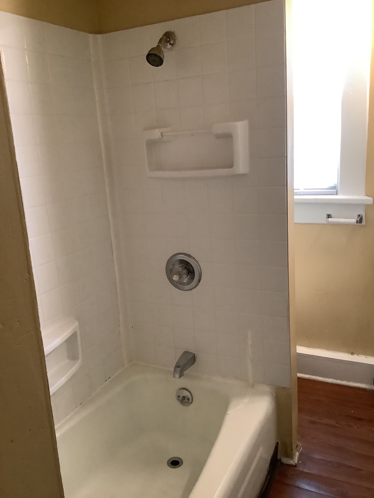 24-26 W. Oakland Ave interior