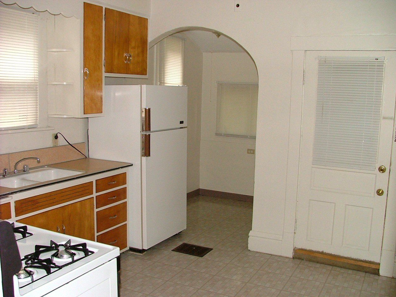 55 W. Oakland Ave kitchen appliances