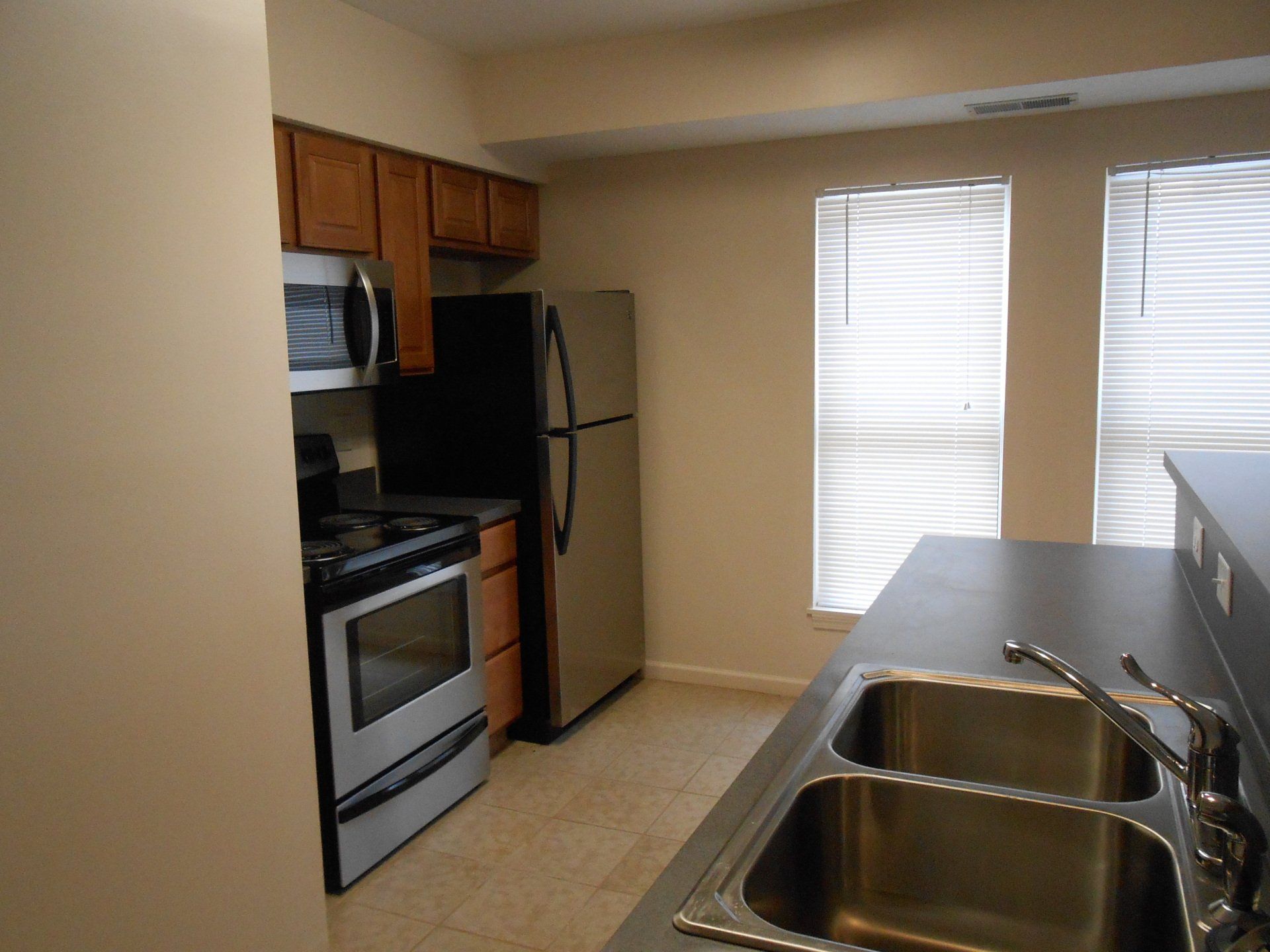 29-31-e-patterson-ave- Kitchen with appliances