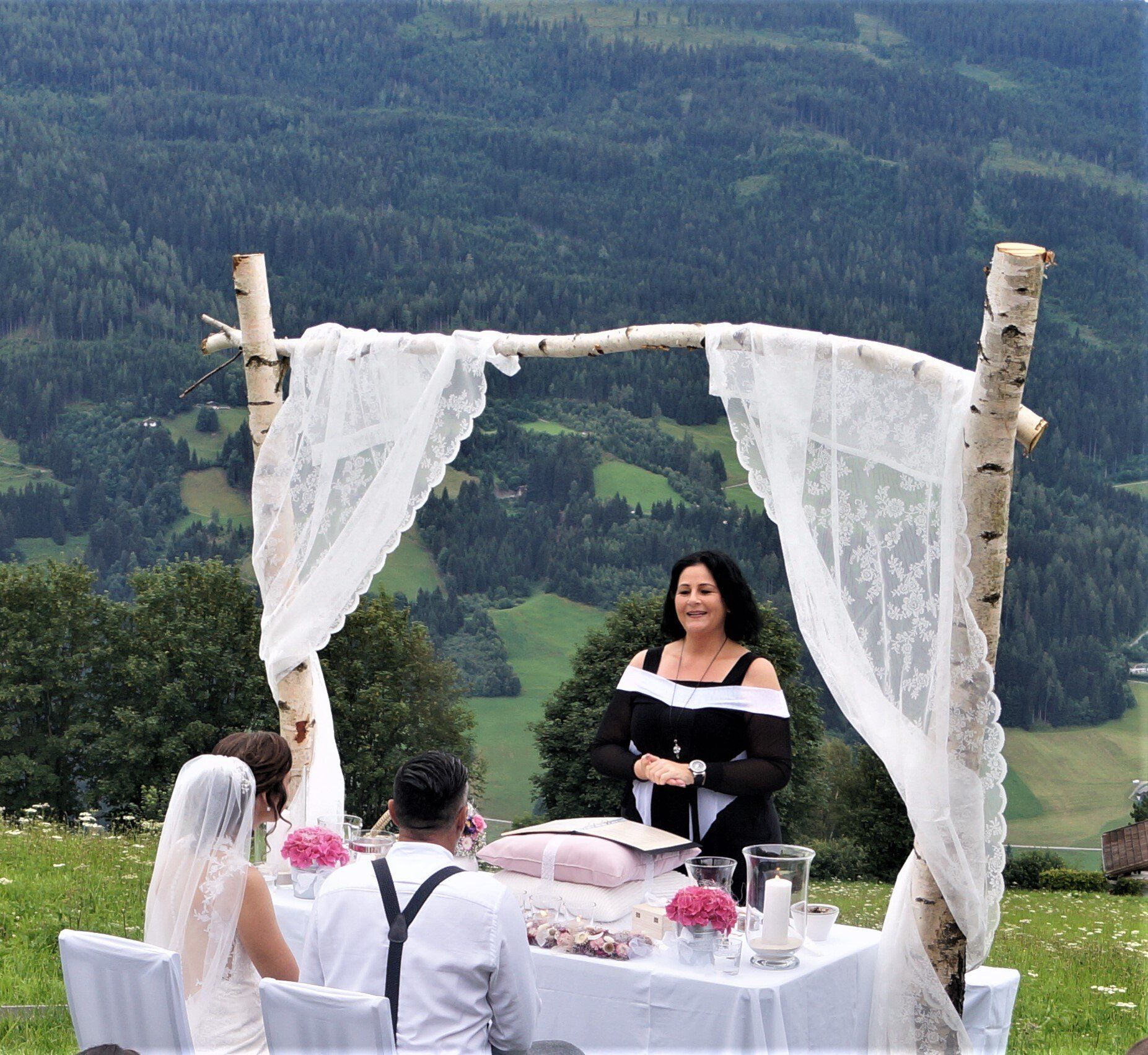 Eveline Leichter bei einer Trauung