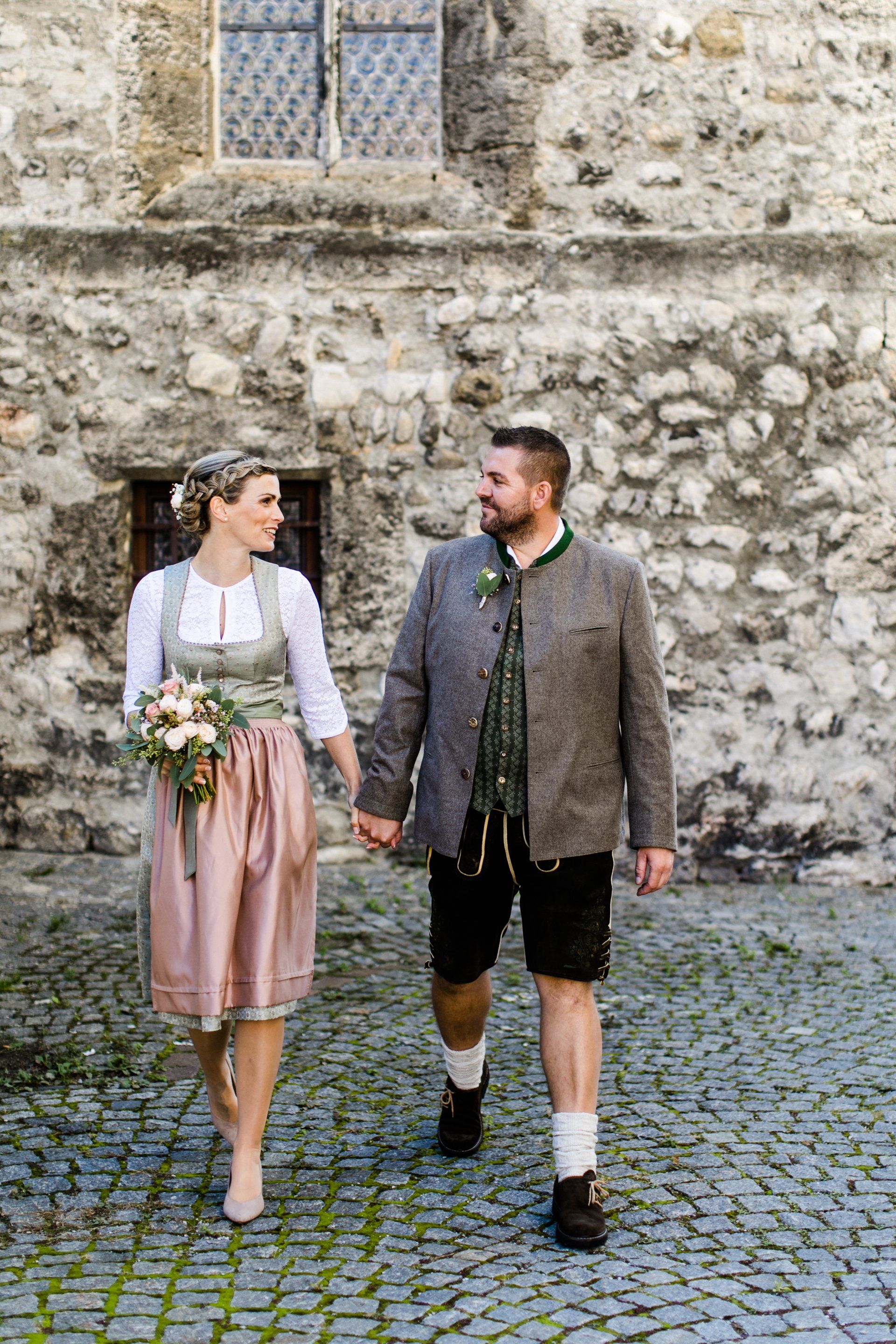 Hochzeitspaar in Tracht