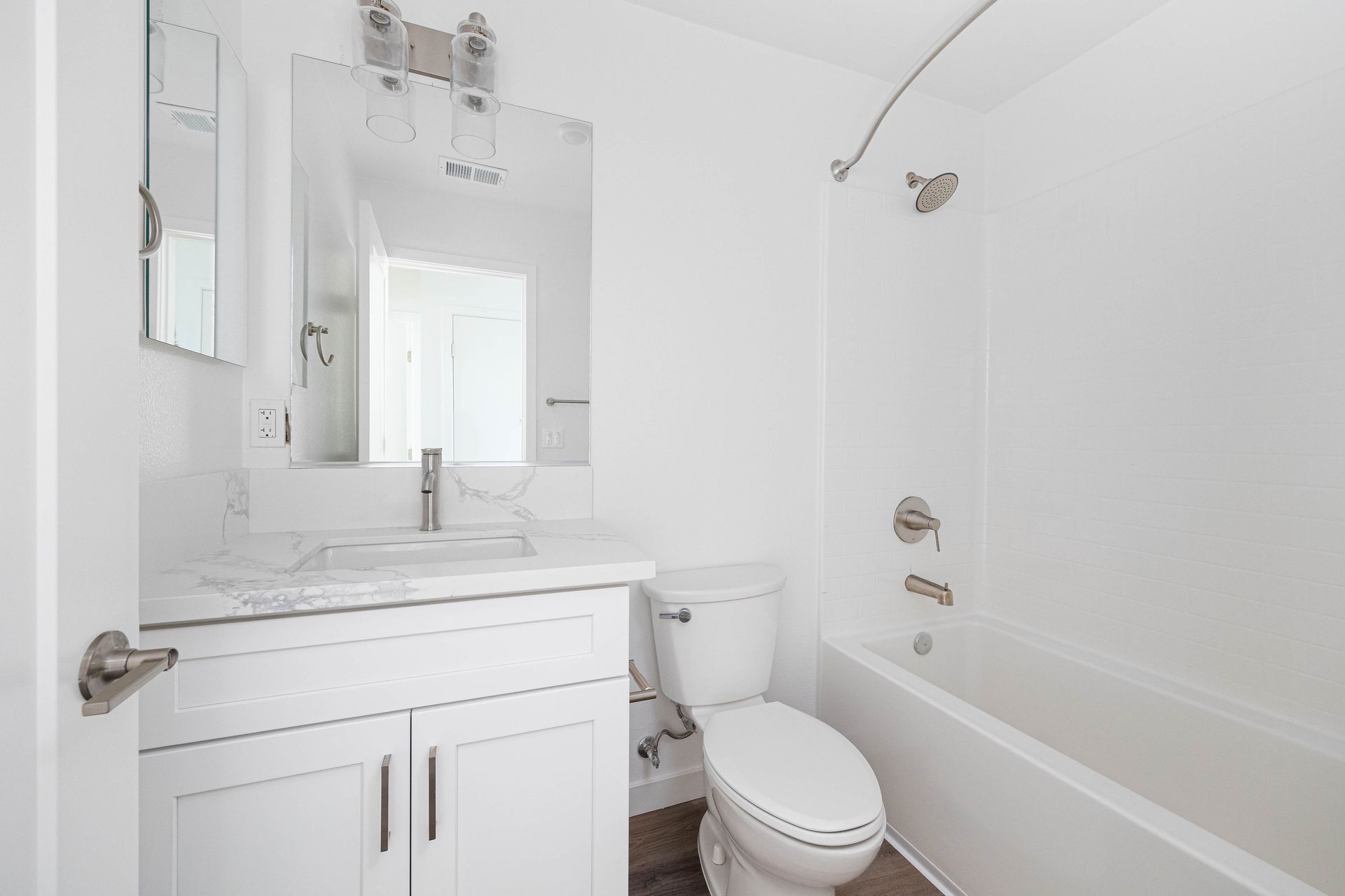 a bathroom with a toilet , sink , and bathtub .