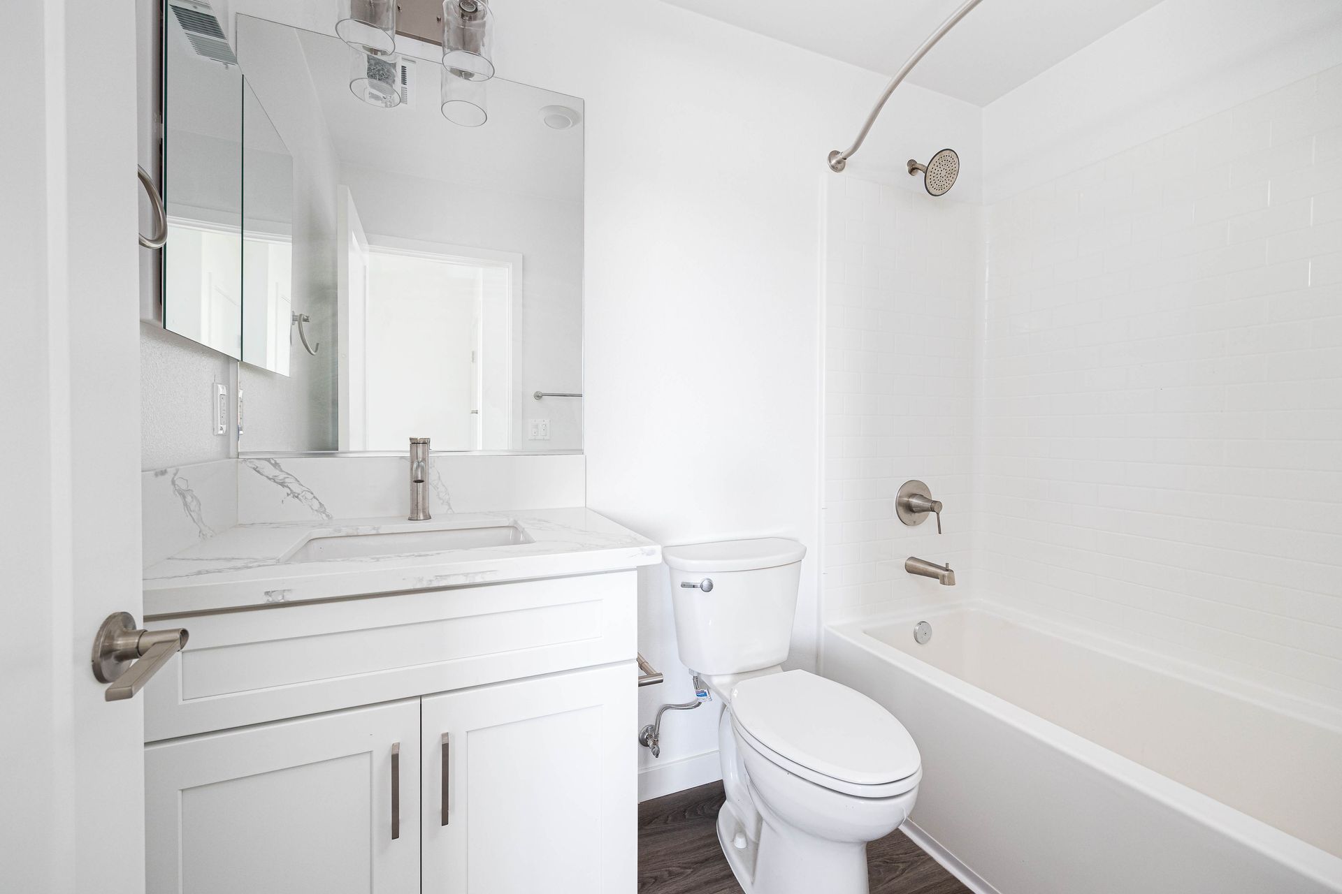 a bathroom with a toilet , sink , and bathtub .