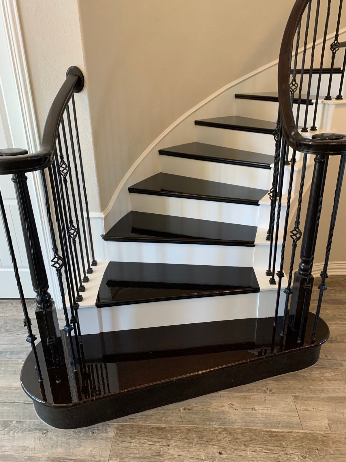 Lone Star Custom Wood San Antonio, Texas TX: Custom staircases and railing installation contractor near me. Modern design ideas for DIY remodel, home decor, new homes, and rebuild projects.