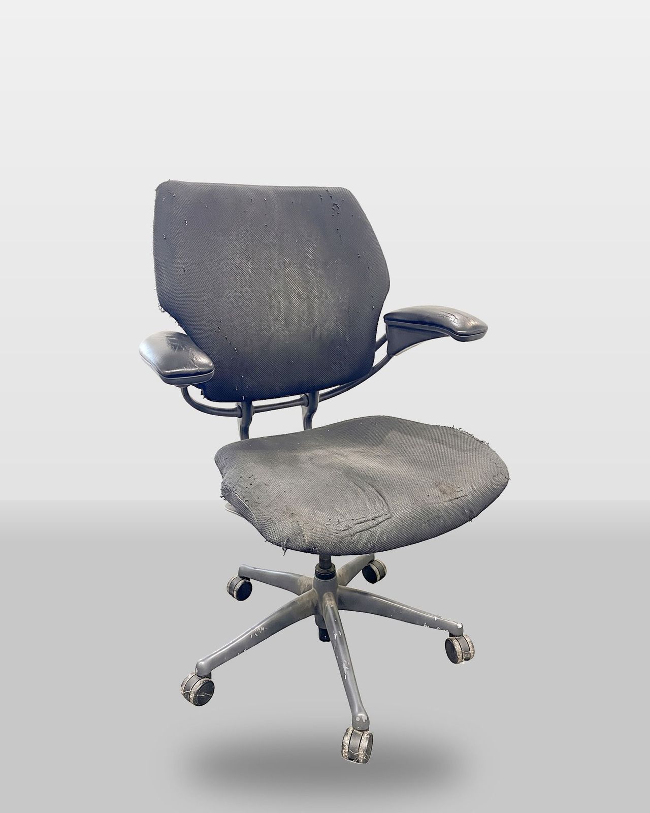 Humanscale Freedom low back as it arrived for refurbishment
