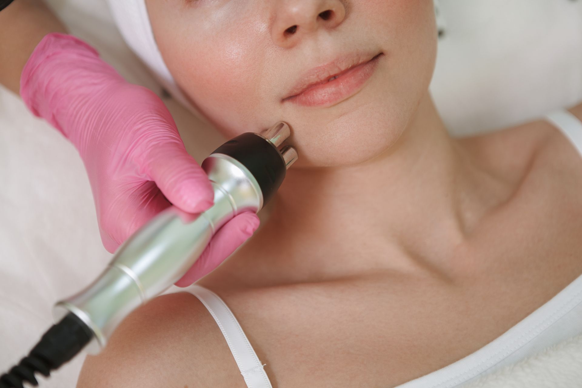 A woman is getting a facial treatment at a beauty salon.