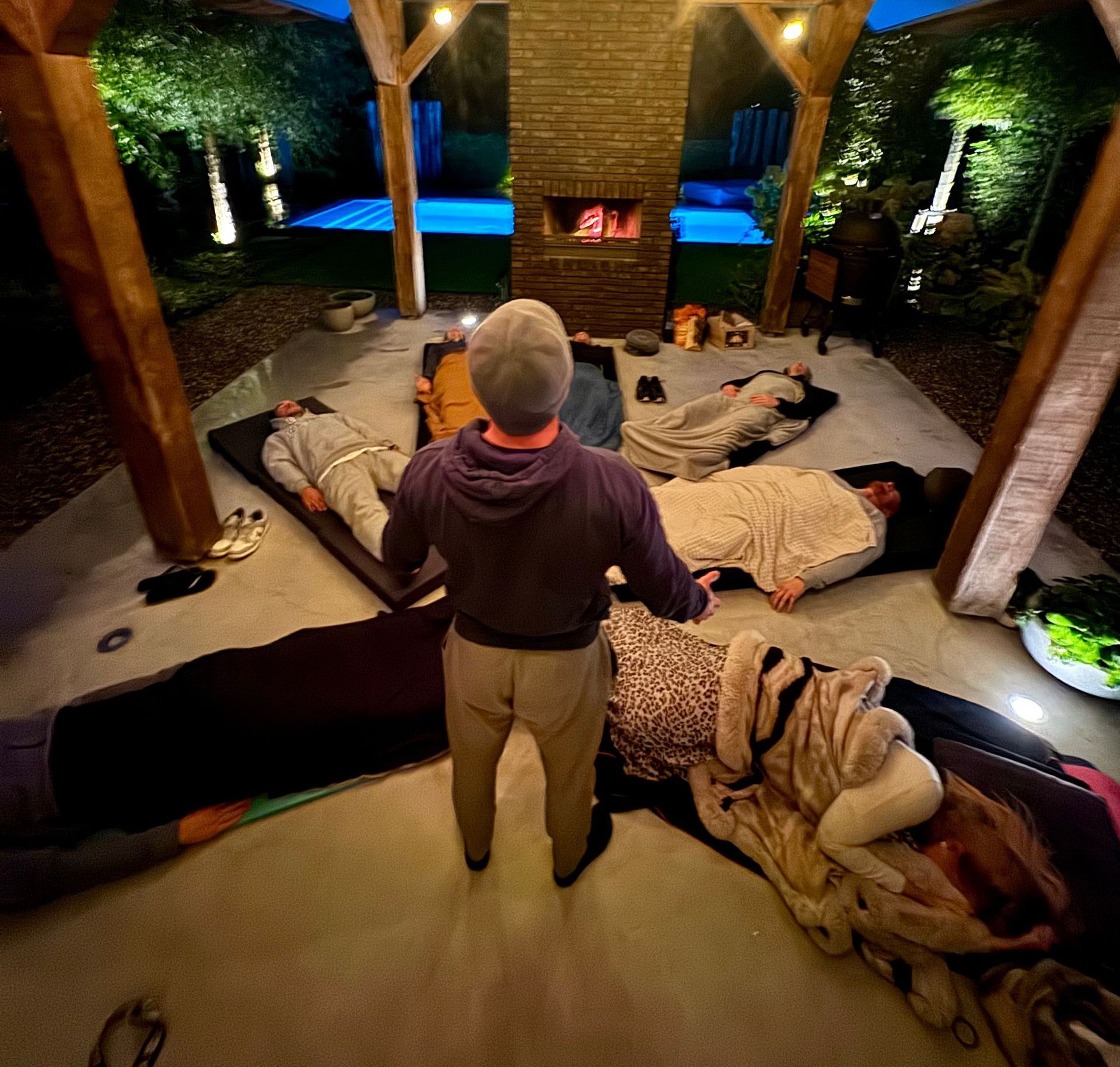 Groep bezig aan een adem ceremonie