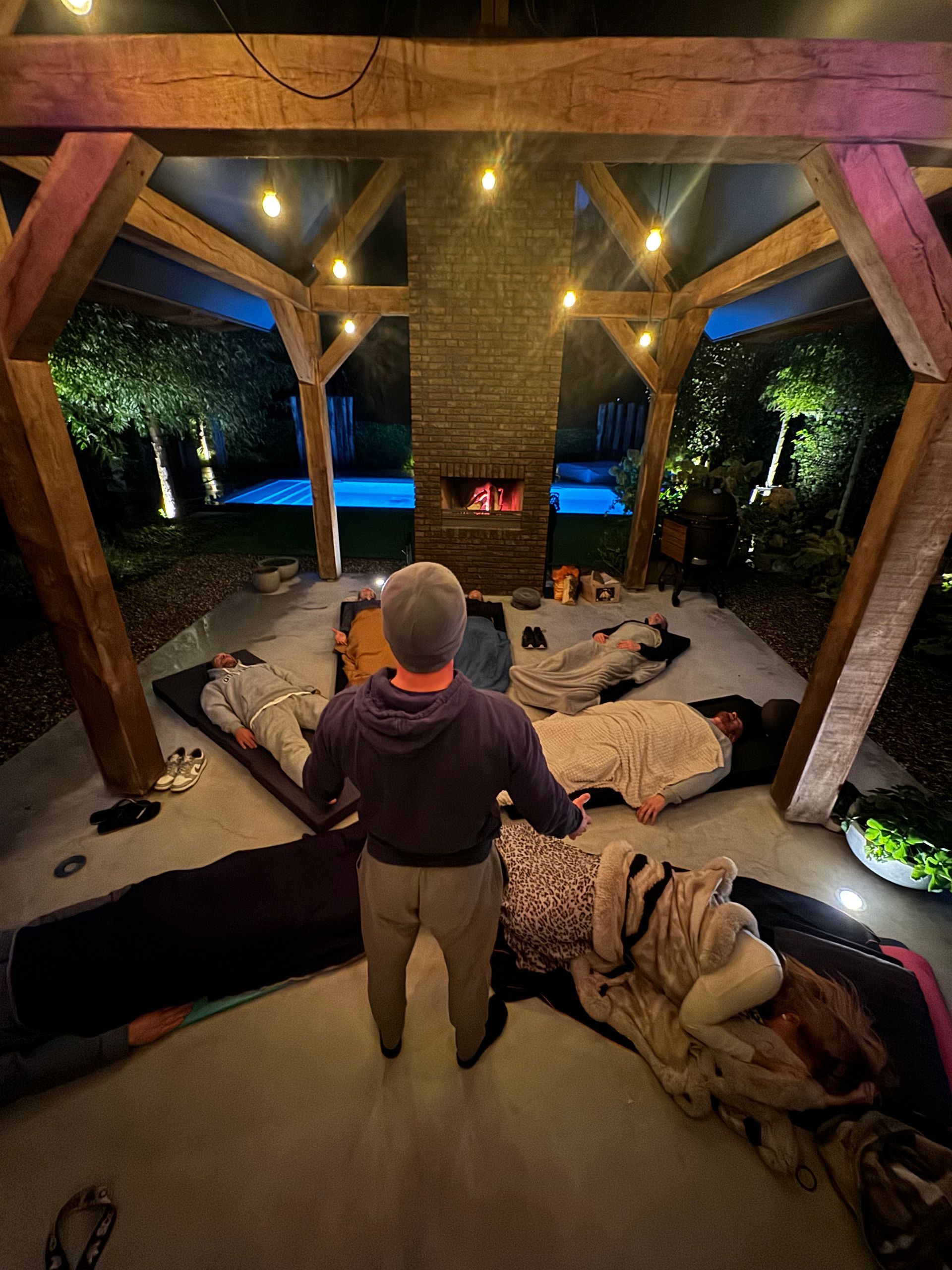 Bastiaan ademcoach tijdens Terug naar Vuur een 3daagse retraite voor mannen