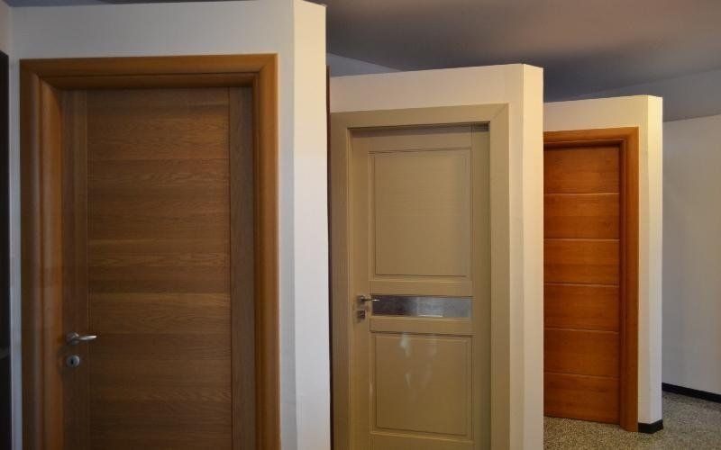 Assortimento di porte da interno