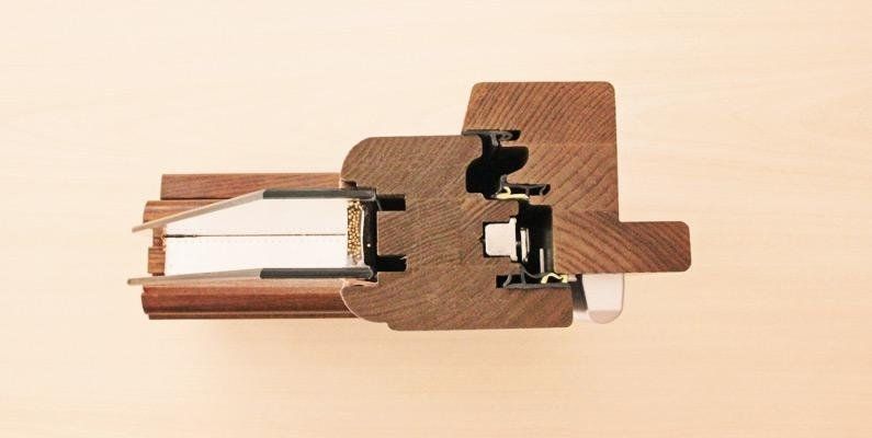 Dettaglio tecnico di serramento in legno