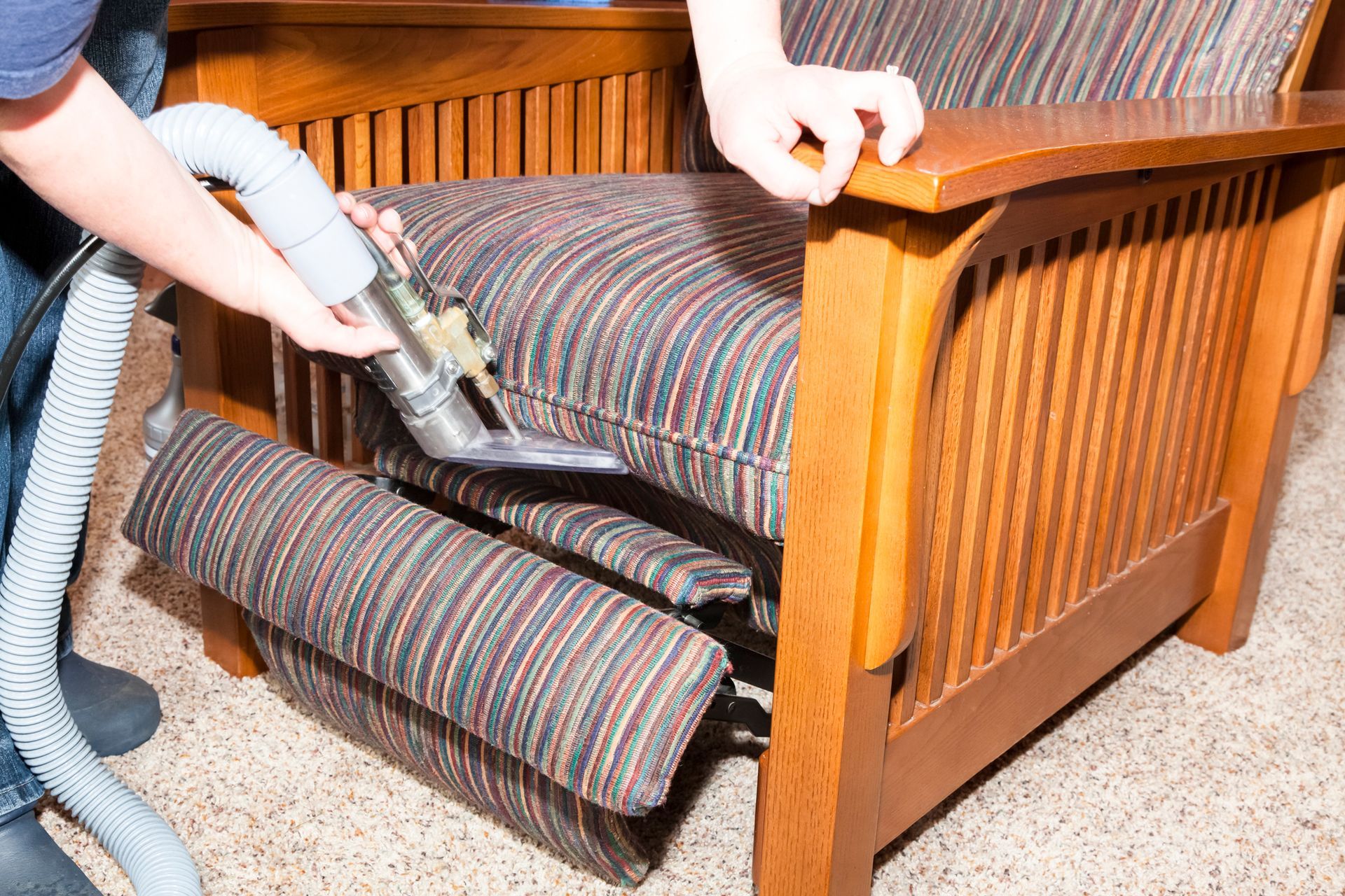 Steam cleaning chair