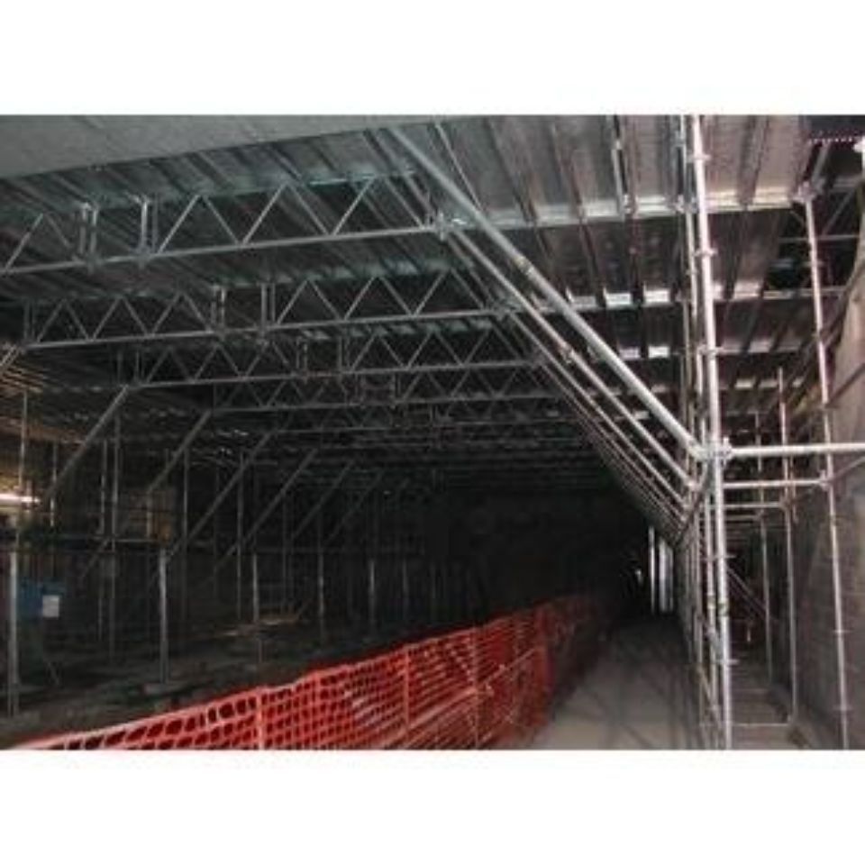 Galleria con ponteggi