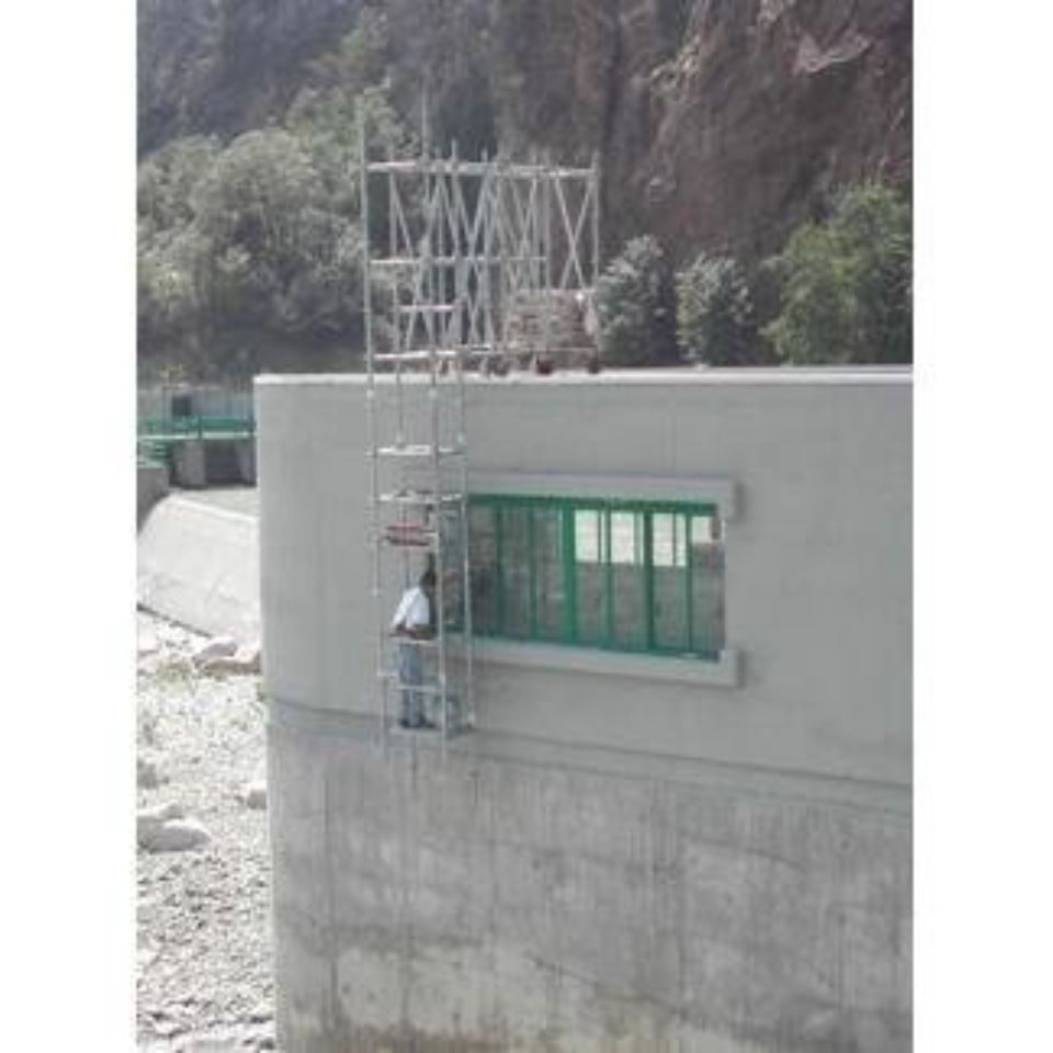 Ponteggi e struttura in cemento