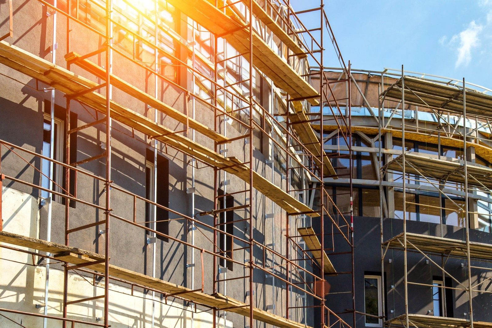 cantiere con ponteggi a Torino