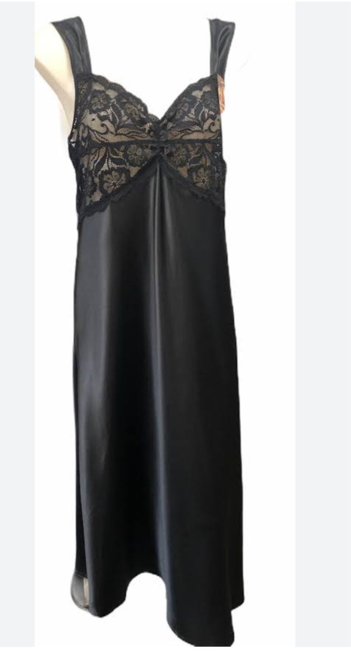 Essence 610MGS Liquid Satin And Lace Long Night — Shona's Lingerie in Hermit Park, QLD