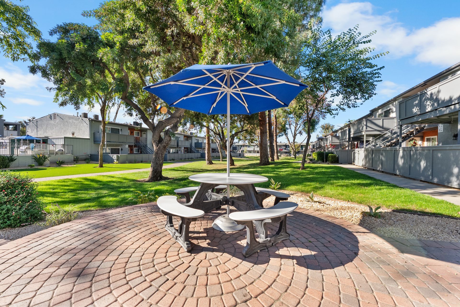 round picnic table with sun umbrella