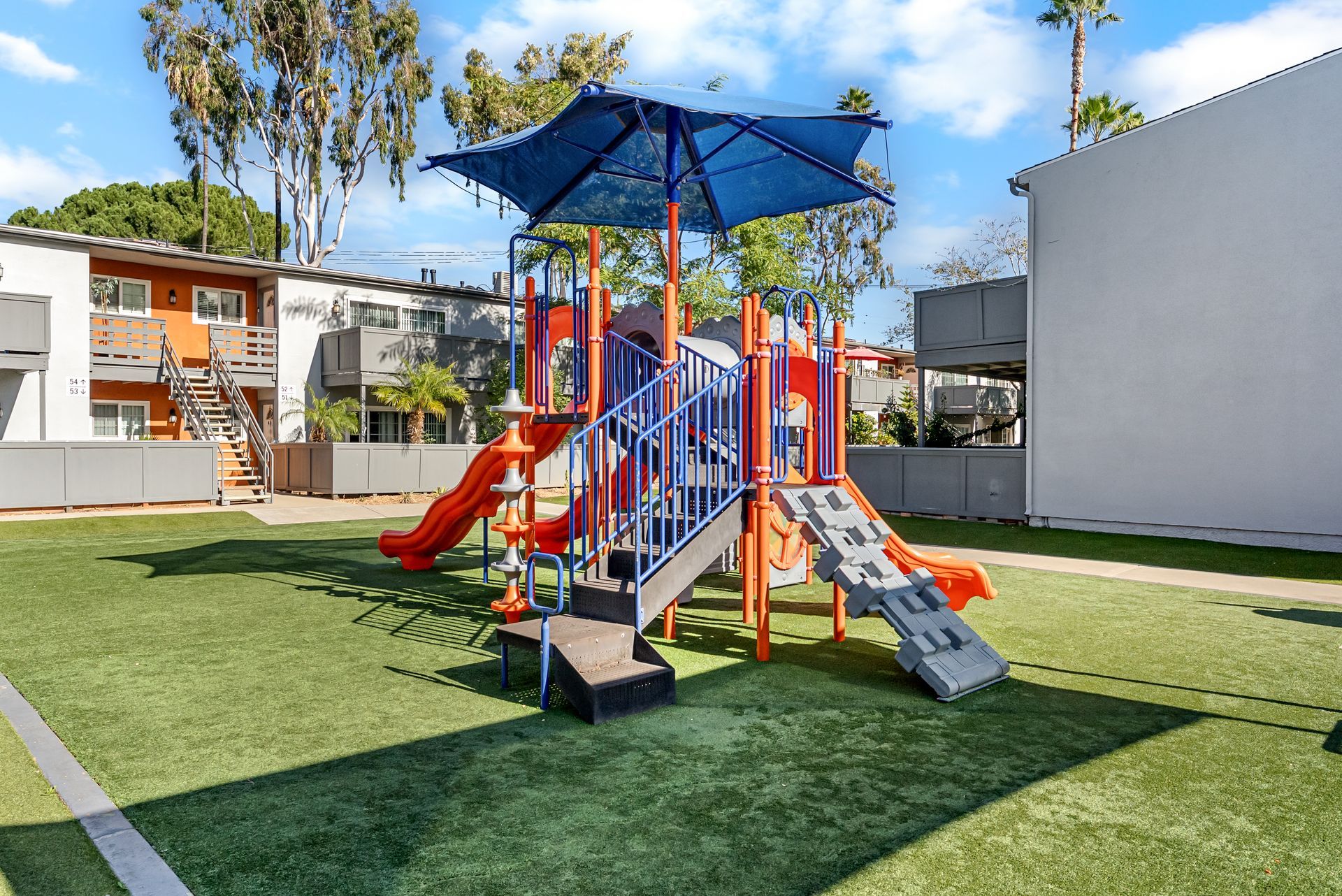 Sliding Photo Gallery Displaying Community Amenities