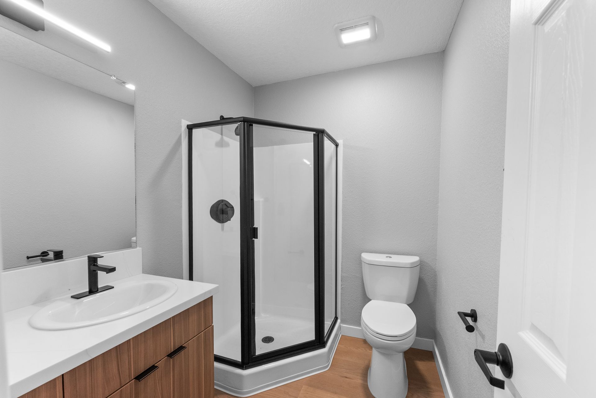 Sliding Photo Gallery Displaying Apartment Features