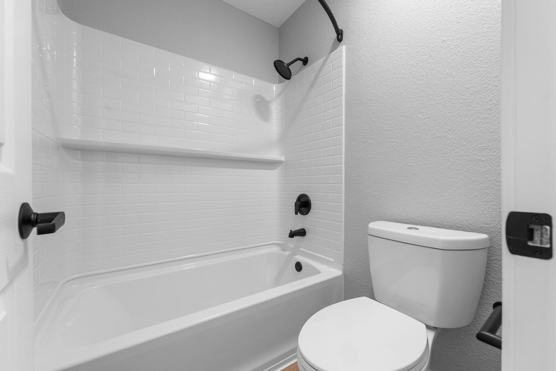 unfurnished apartment bathroom with shower-tub