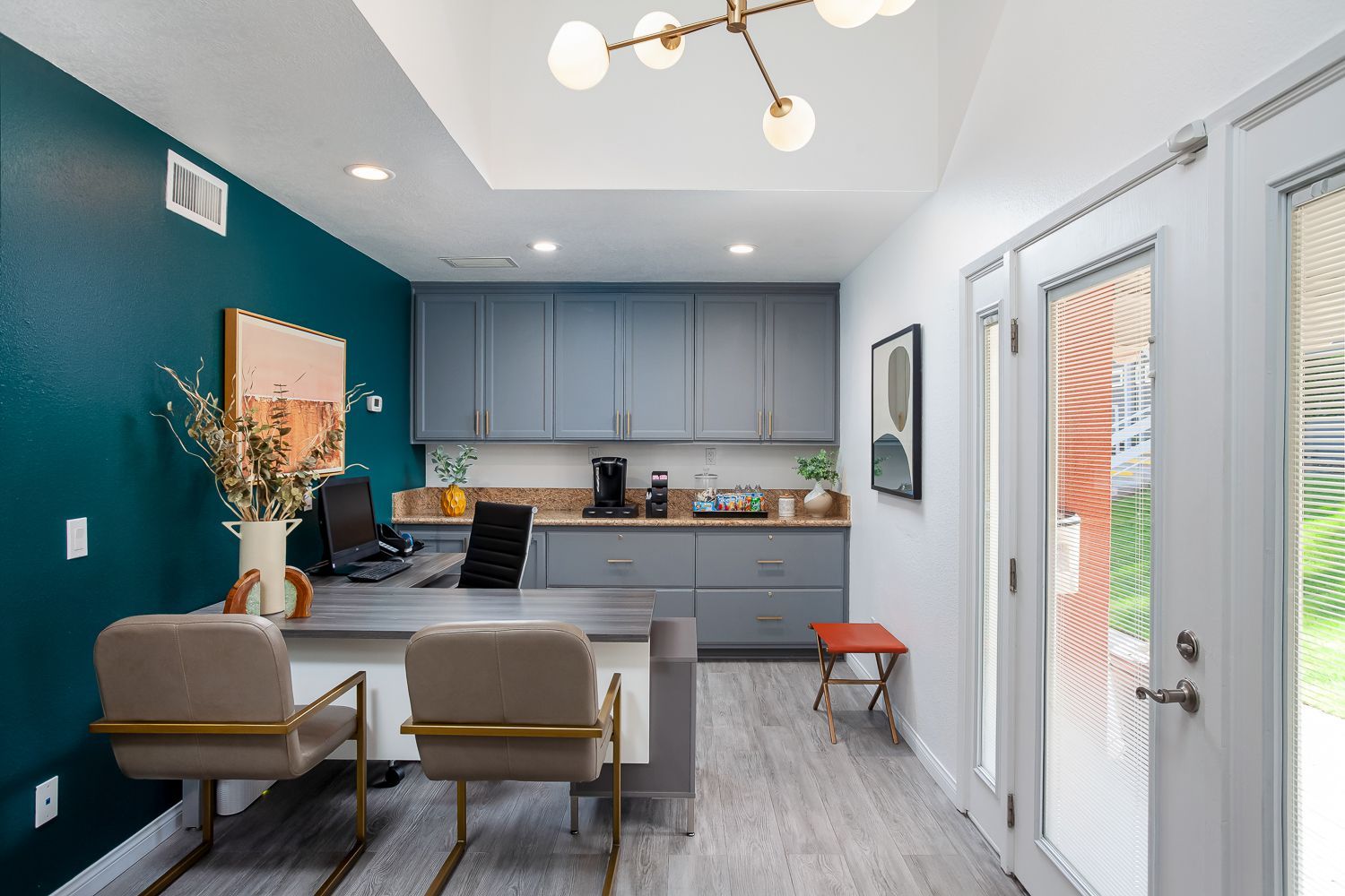 Exterior Photo of Countrywood Apartments Leasing Office